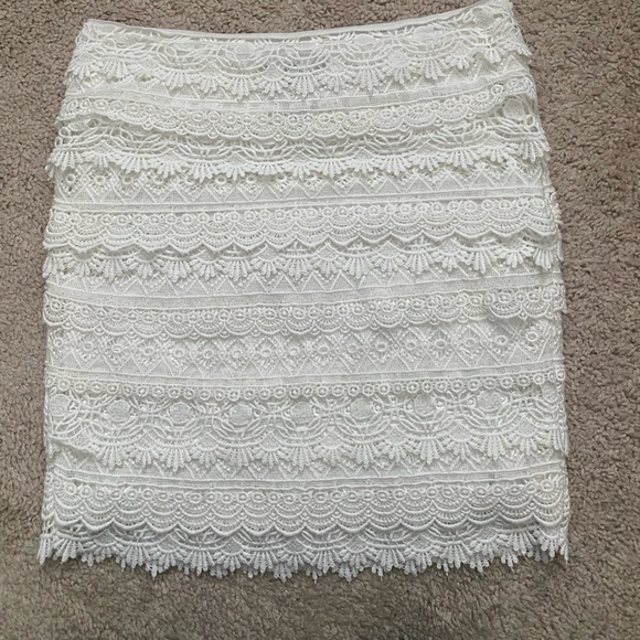 Beautiful crochet white skirt. - Picture 2 of 5